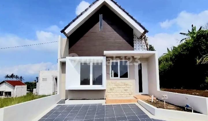 Villa Eksklusif Karangploso - Panorama Pegunungan Arjuna, Semeru, Panderman dan City Light Malang