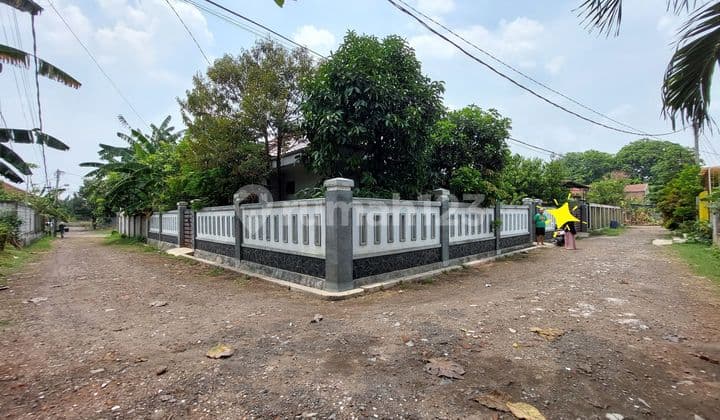 Rumah di dalam Komplek Besar tanah luas bangunan Kokoh di Kodau Jati Mekar