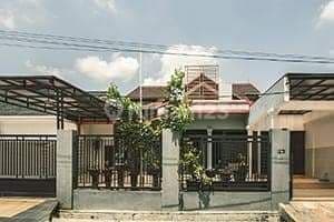 Rumah.dengan.halaman.belakang Yg Luas.bisa.buat Kebun Atau.kolam.renang Lokasi.strategis.dinjatiwaribgin.bekasi