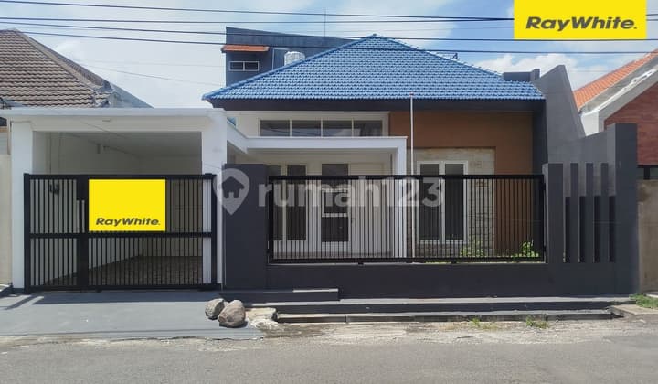 Rumah 2 Lantai Istimewa Lokasi Surabaya Pusat