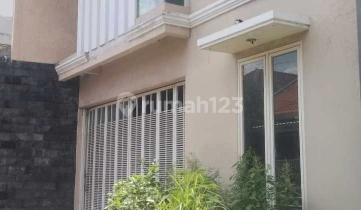 Jual Butuh Uang Cepat! Rumah 2 Lantai Sangat Luas di Kebonsari