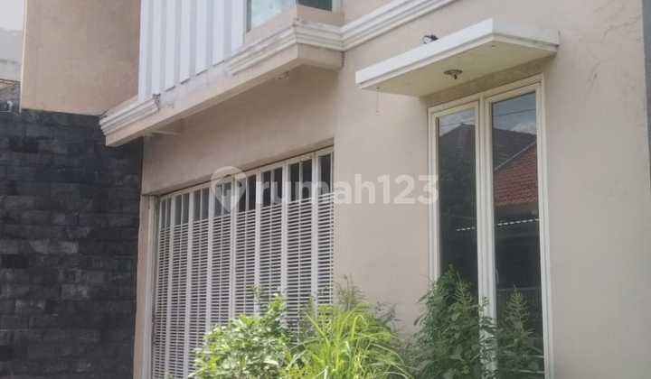 Jual Butuh Uang Cepat! Rumah 2 Lantai Sangat Luas di Kebonsari