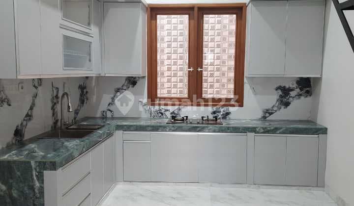 Rumah baru 2 Lantai renov dekat mall bassura di Cipinang Muara