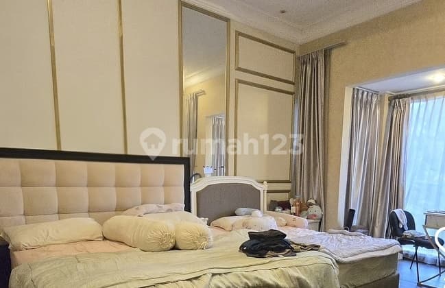 Rumah Bergaya Modern Glass House Furnished 3 Lantai Kelapa Gading