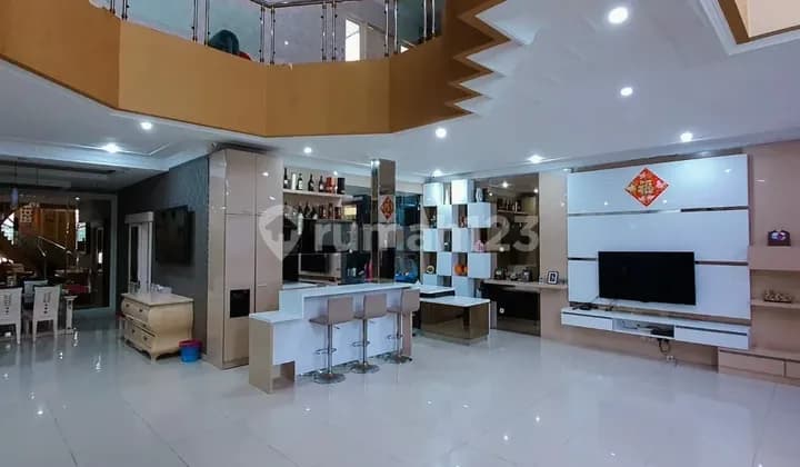 Rumah Hook 2 Lantai Furnished Dekat Mall Kelapa Gading