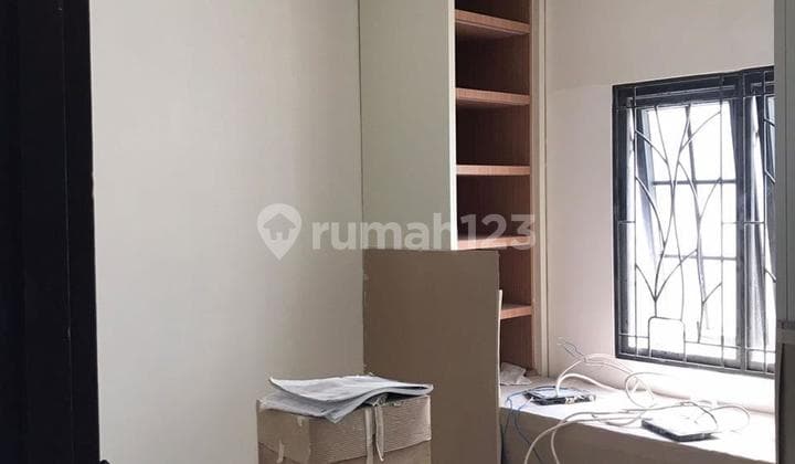 Rumah baru mewah furnished 3 lantai roof top di Tebet Barat