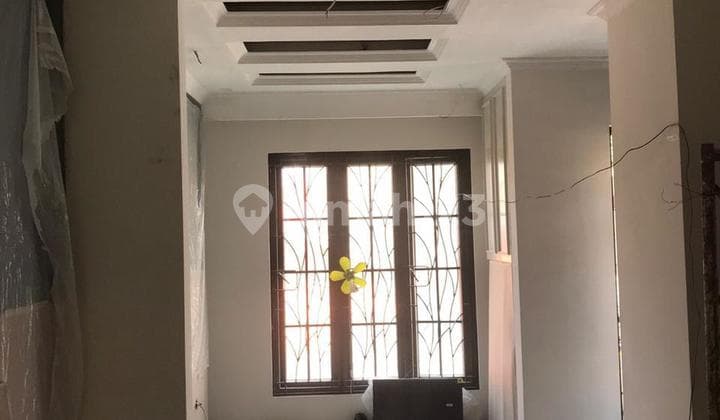 Rumah baru mewah furnished 3 lantai roof top di Tebet Barat