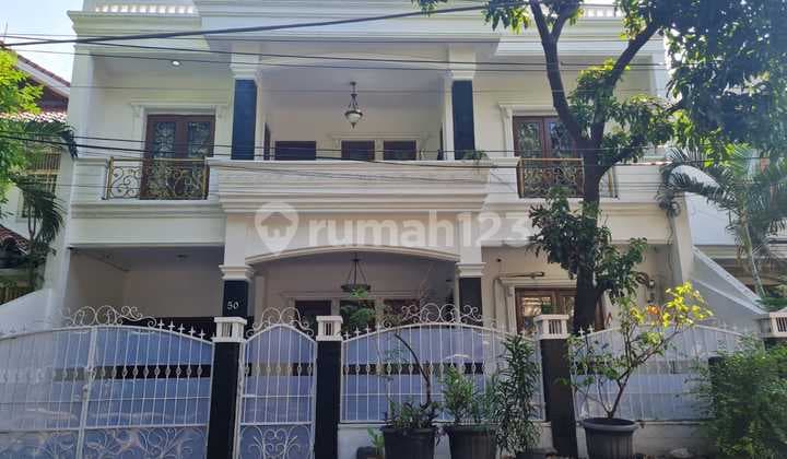 Rumah Furnished 2 Lantai Lokasi Premium Dekat Tiptop Rawamangun