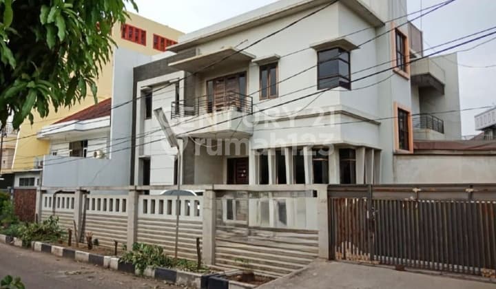 Rumah Hook di Kelapa Gading Selangkah ke Mkg