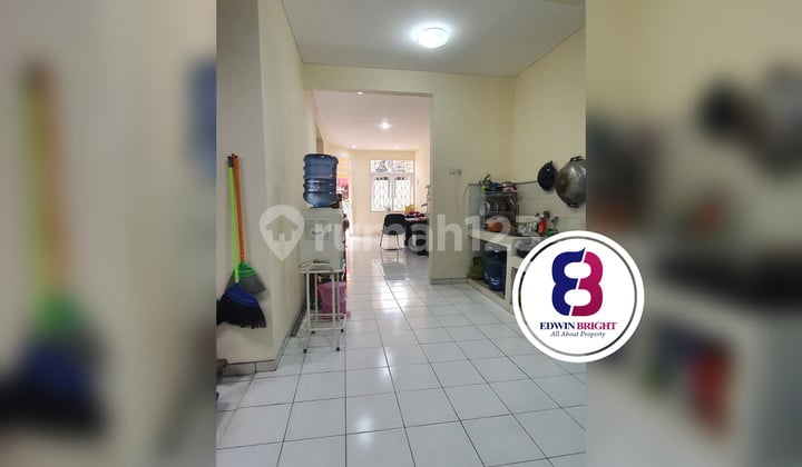 Rumah Sederhana Rapi Terletak di Jalan Boulevard Graha Raya