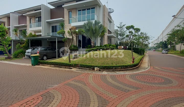 Rumah Hook Mewah Fully Furnished di Golf Island PIK