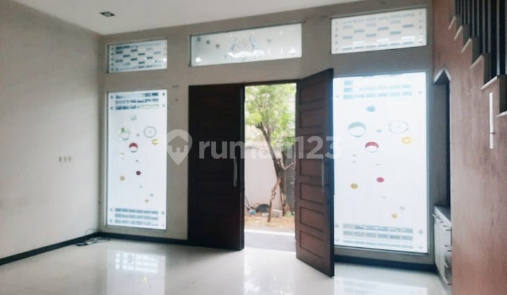 Rumah 3Lantai siap huni hadap Tenggara Sudah Renovasi di Citra 2