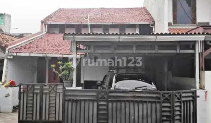 Rumah 2Lantai berlokasi strategis cocok untuk kostan di cawang