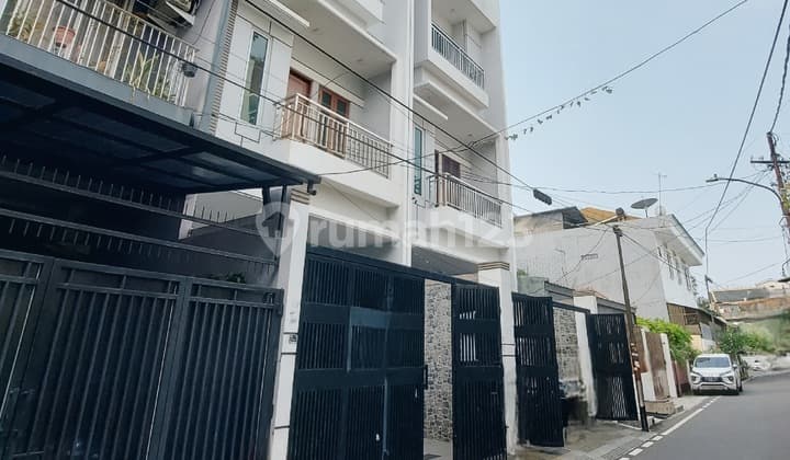 Rumah Brand New 3,5Lantai tidak banjir di Cideng Jakarta Pusat