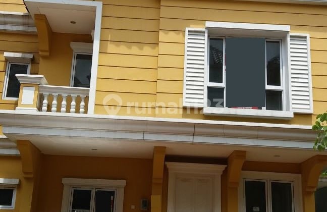 rumah baru 3Lantai hadap selatan di Paramount gading serpong