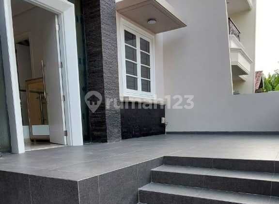 Rumah mewah 2Lantai sudah renovasi di Puri Kencana Jakarta Barat
