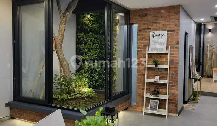 Rumah Pondok Indah Ada Swimming Pool Hadap Selatan - JakSel