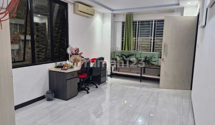 Rumah 2Lantai strategis di tamanpalem lestari, Jakarta Barat.