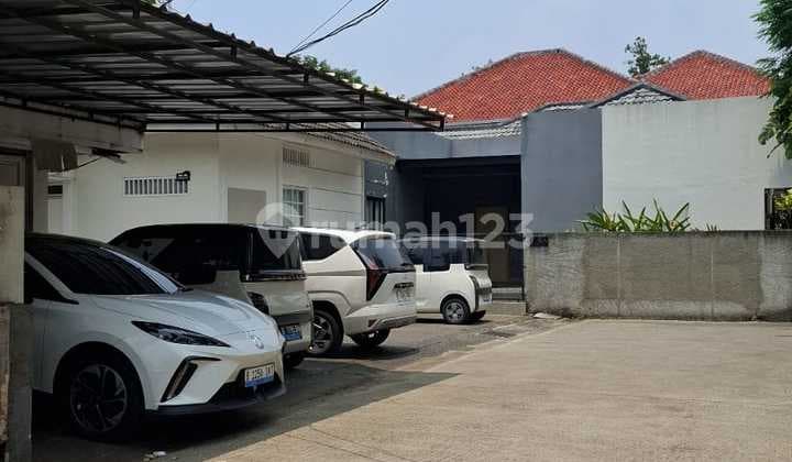 Rumah Mewah dan Tanah Luas di Mampang dengan Harga di Bawah Pasaran Rumah Bagus SHM