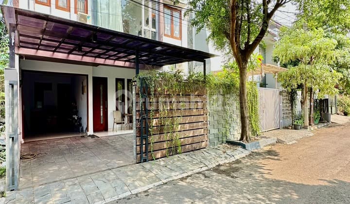 Minimalist House in Front of Cinere Mall Inside 24-Hour Security Complex