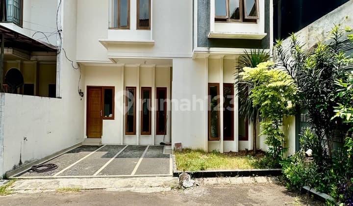 Rumah Minimalis Dalam Townhouse Di Kebagusan