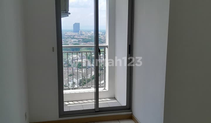 Ready-to-Occupy Apartment Across from Summarecon Mall