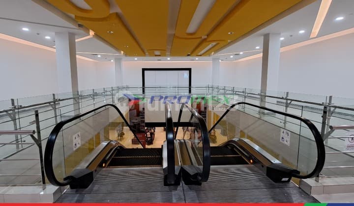 Ruang Usaha Gedung 4 Lantai + Rooftop Cocok untuk Kantor, Hotel, Supermarket atau Komersil Lokasi Strategis, Dekat Jalan Raya Utama. Karawang Barat, Jawa Barat.