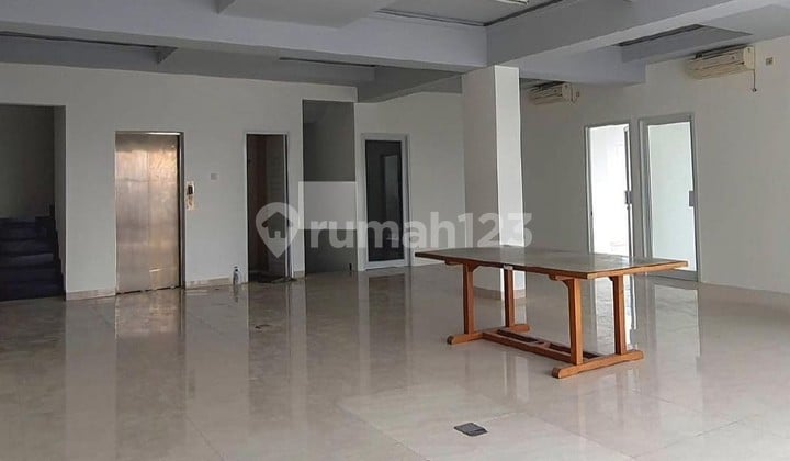 Perkantoran Dekat Fasilitas Kesehatan 7 Kamar di Bintaro