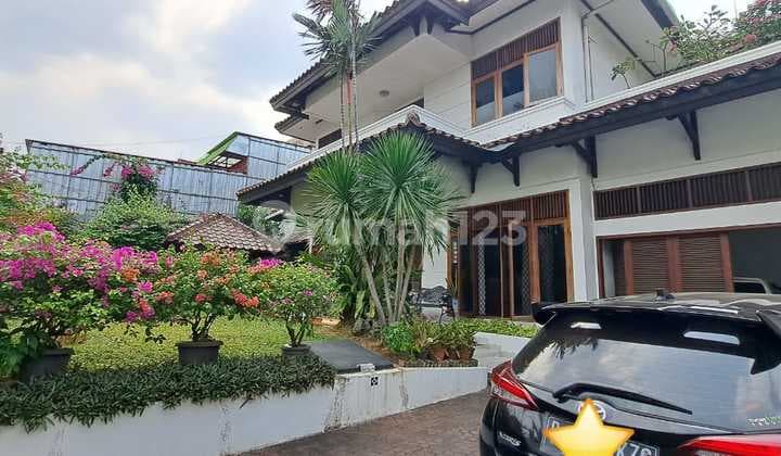 Sturdy 2-Story Ready-to-Occupy House by the Road, Suitable for Residence and Business in Perdatam Pancoran Area, South Jakarta