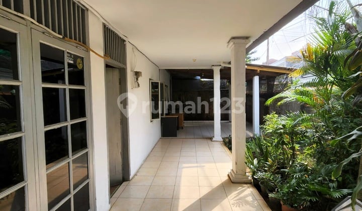 Old House and 7-Room Boarding House Building in Cilandak, South Jakarta