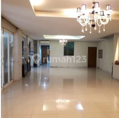 Modern House Suitable for Commercial Use in Kebayoran Baru, South Jakarta