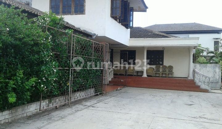 Old House With Spacious Yard In Duren Sawit East Jakarta