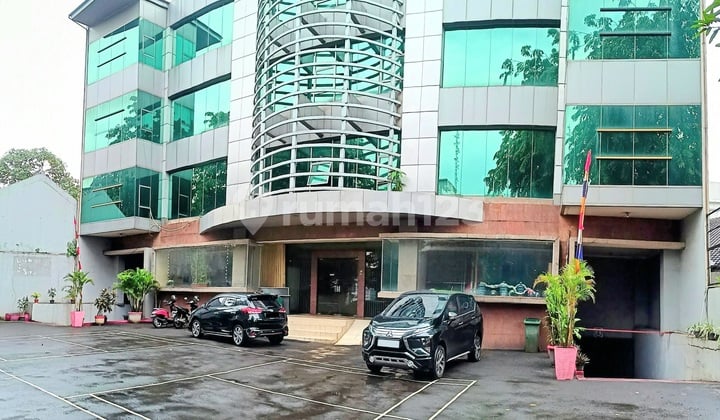 Gedung 4 Lantai Di Taman Margasatwa Jakarta Selatan