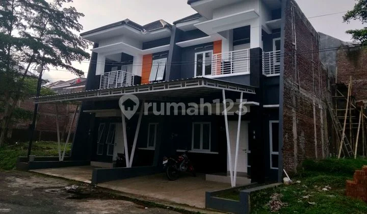 Luxurious 2-Story House with Mount Slamet View
