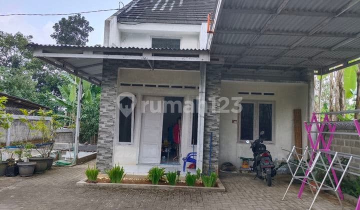Rumah Purwokerto Dengan Kebun Luas Dan Kolam