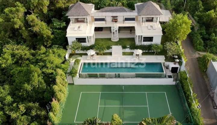 Luxury Villa With Sea And City Views Located In Ungasan