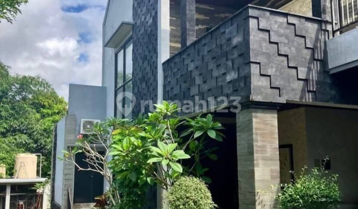 Dijual Cepat Villa Berlokasi Strategis Komplek Mewah Canggu