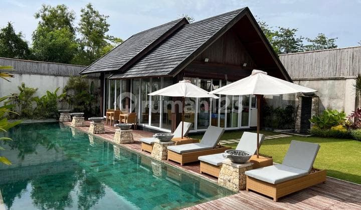 Villa 4 Kamar Tidur Dekat Pantai, Karma Kendara