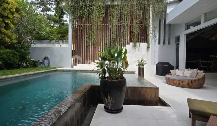 Vila Tropis Mewah Modern Multi Level, Jimbaran Dekat Gwk