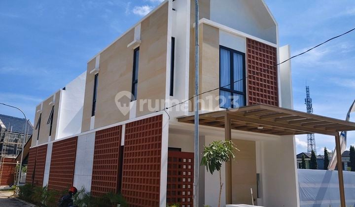 Rumah Tengah Kota Gowa Lengkap Fasikitas Kolam Renang Dan Padel