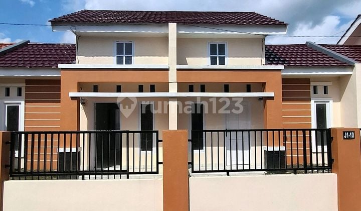 Rumah Siap Huni Rafis Tamarunang Dekat Jalan Poros