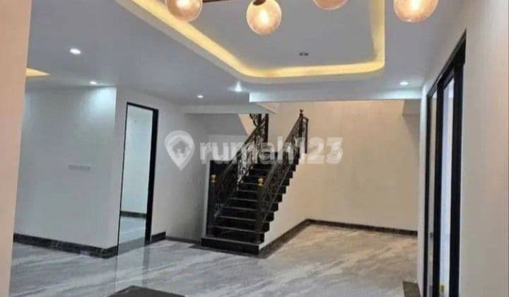 Rumah baru 2 lantai Lt Eropa style pakuwon city