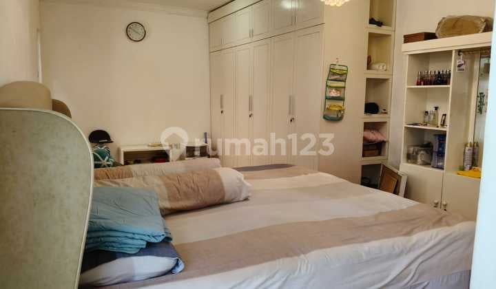 Semi-Furnished House Area Dharmahusada Manyar Nginden Fnl