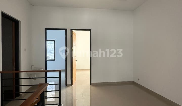 Rumah Ell Baru Lokasi Strategis Area Nginden Klampis Semolo Manyar