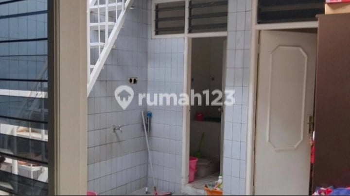Rumah Terawat Dekat Galaxy Mall Sej di Dharmahusada