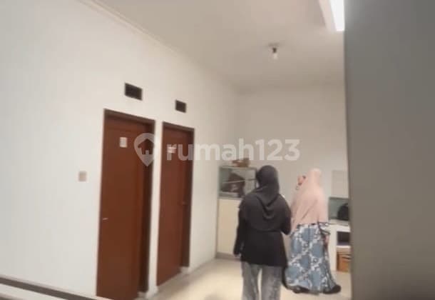 Kost 3 Lantai dengan Warung di Mainroad Jalan Utama Sukamenak