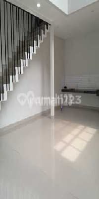 Rumah Tinggal Posisi Hook Di Taman Holis Indah Bandung