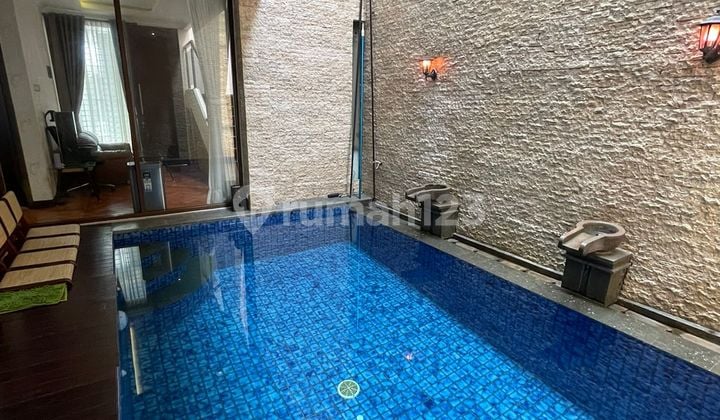 Rumah Siap Huni dengan Kolam Renang Pribadi di Discovery Bintaro