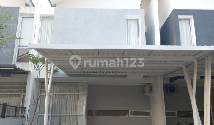 Minimalist House in Bintaro Jaya with Comfortable and Lush Living @Bintaro Sector 9.