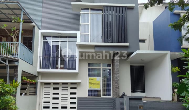 Ready to Occupy House in Bintaro with a Beautiful and Comfortable Environment